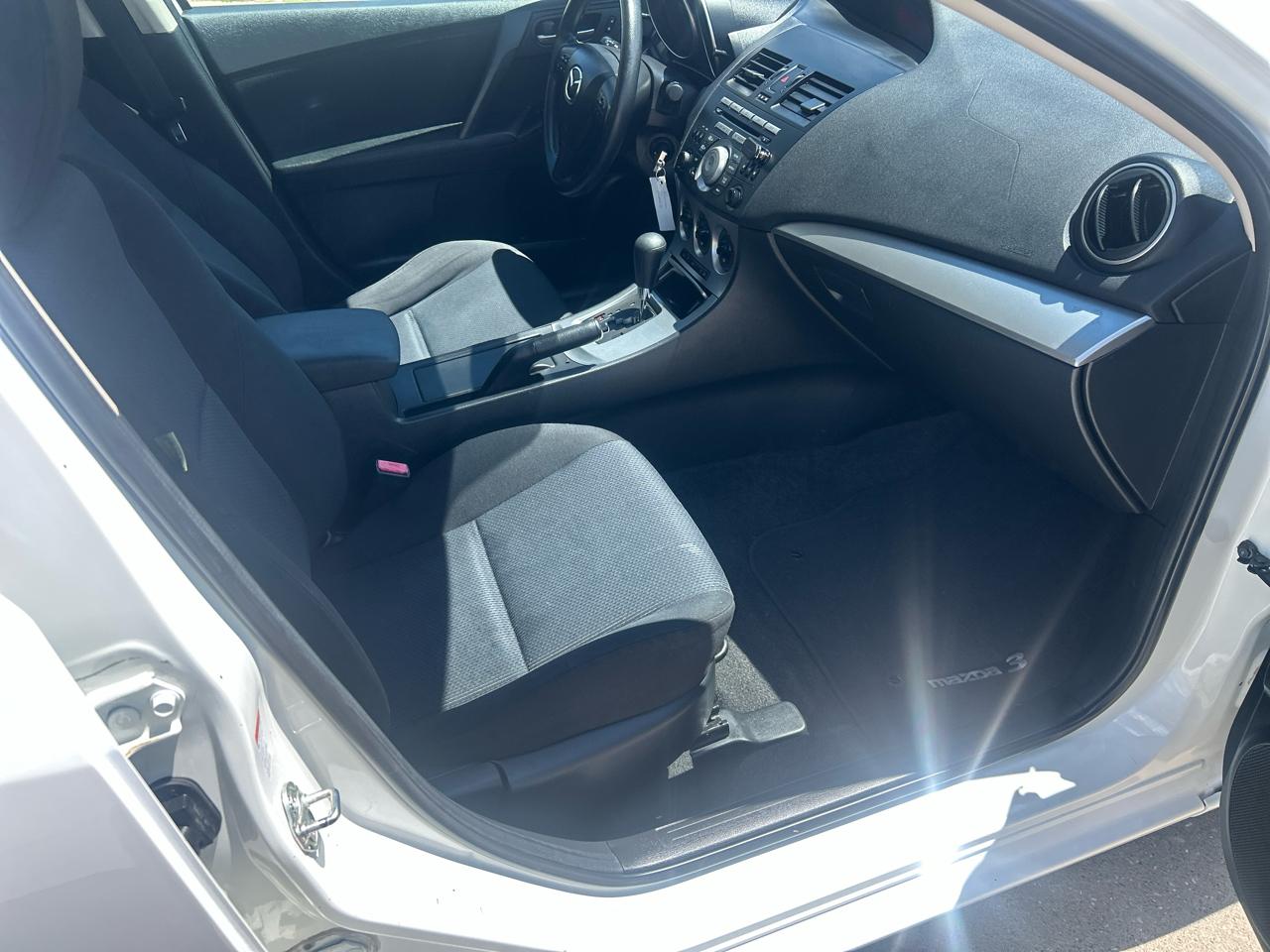 Mazda MAZDA3 4dr Sdn Auto i Touring 2011