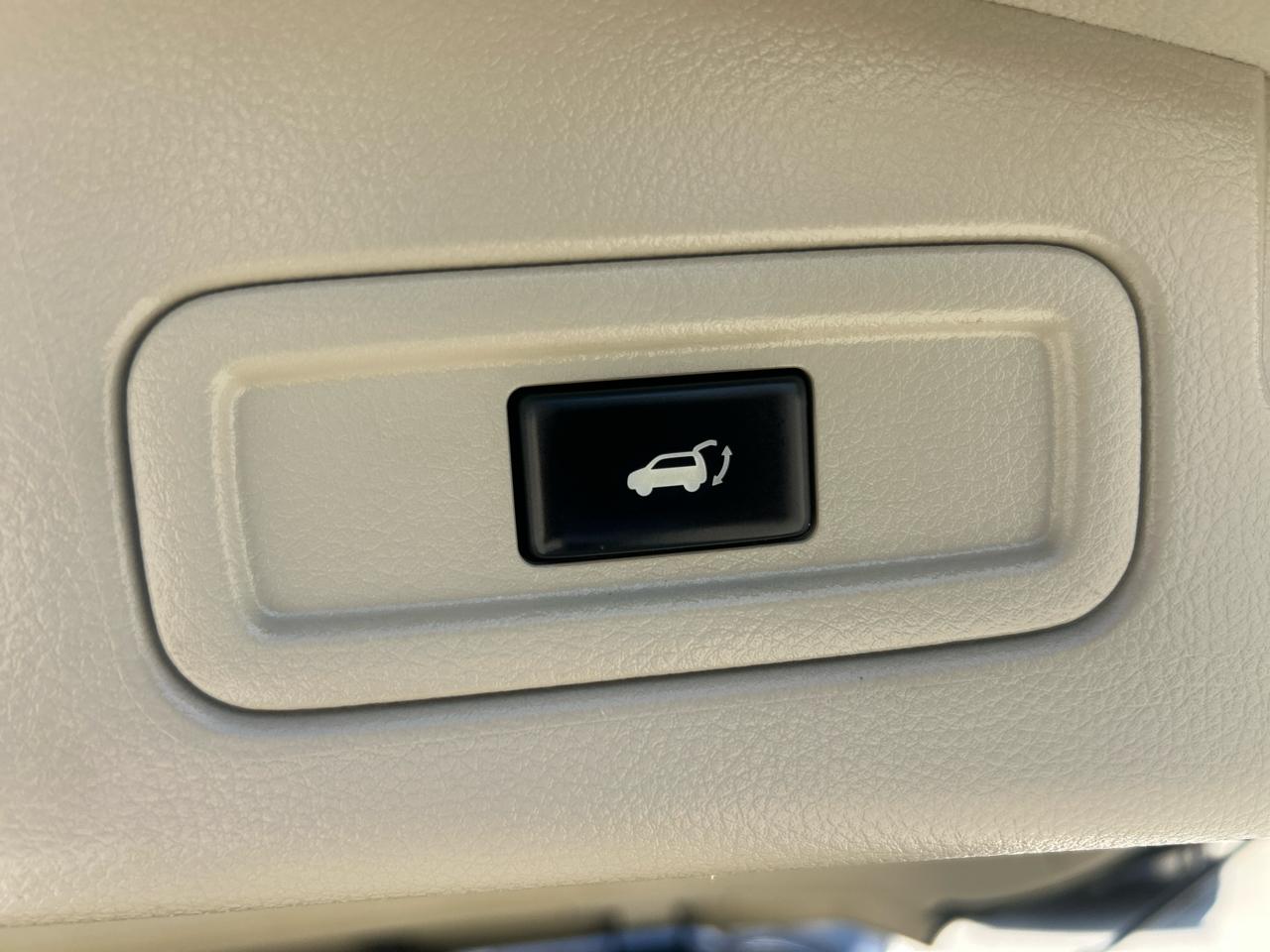 Nissan Murano AWD 4dr LE 2012