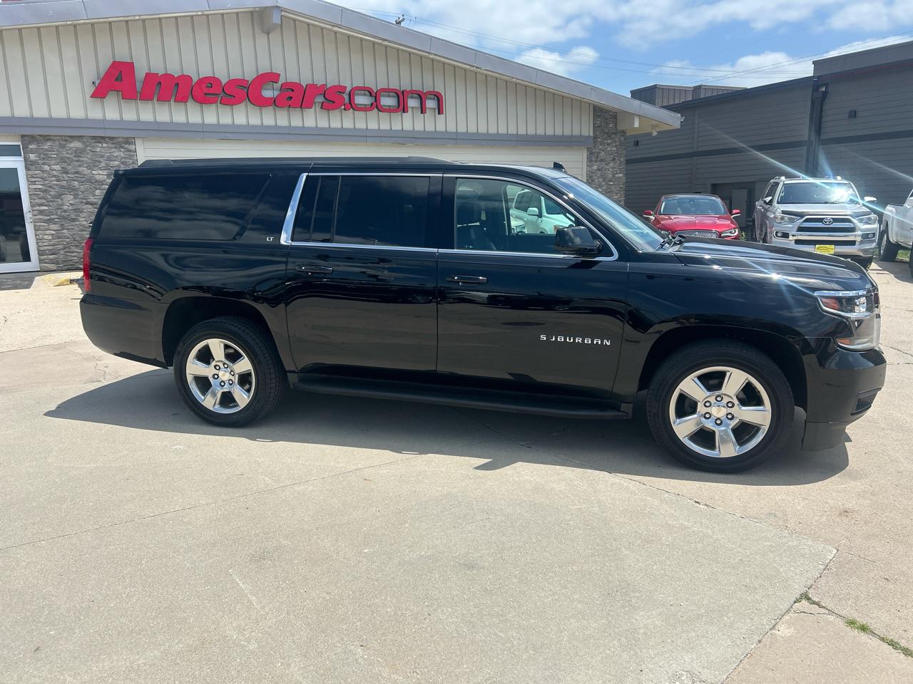 Chevrolet Suburban 4WD 4dr 1500 LT 2017