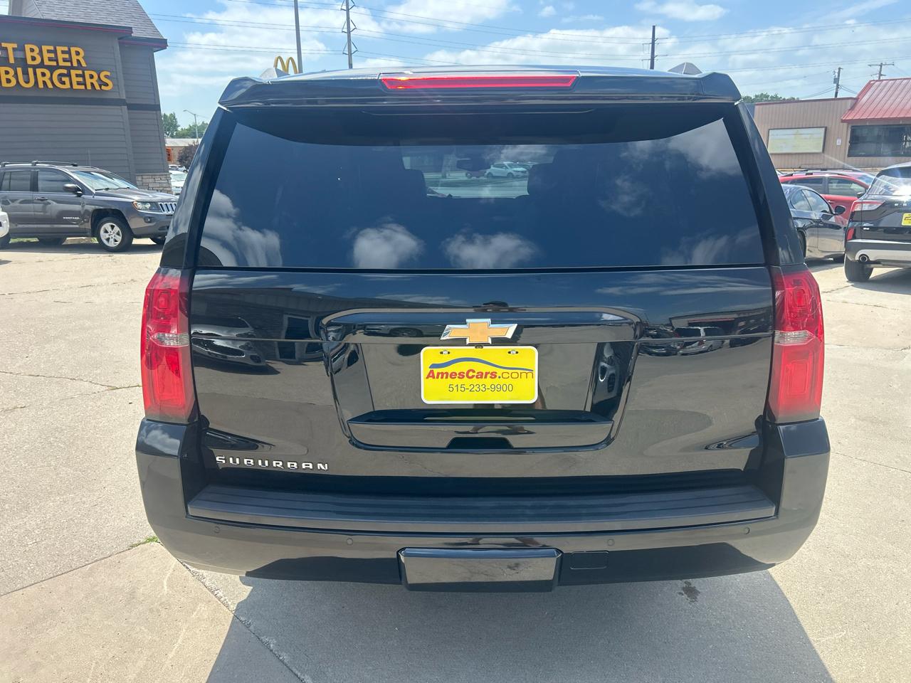 Chevrolet Suburban 4WD 4dr 1500 LT 2017