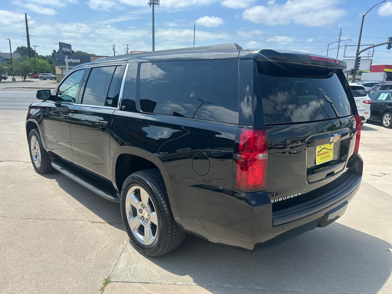 Chevrolet Suburban 4WD 4dr 1500 LT 2017