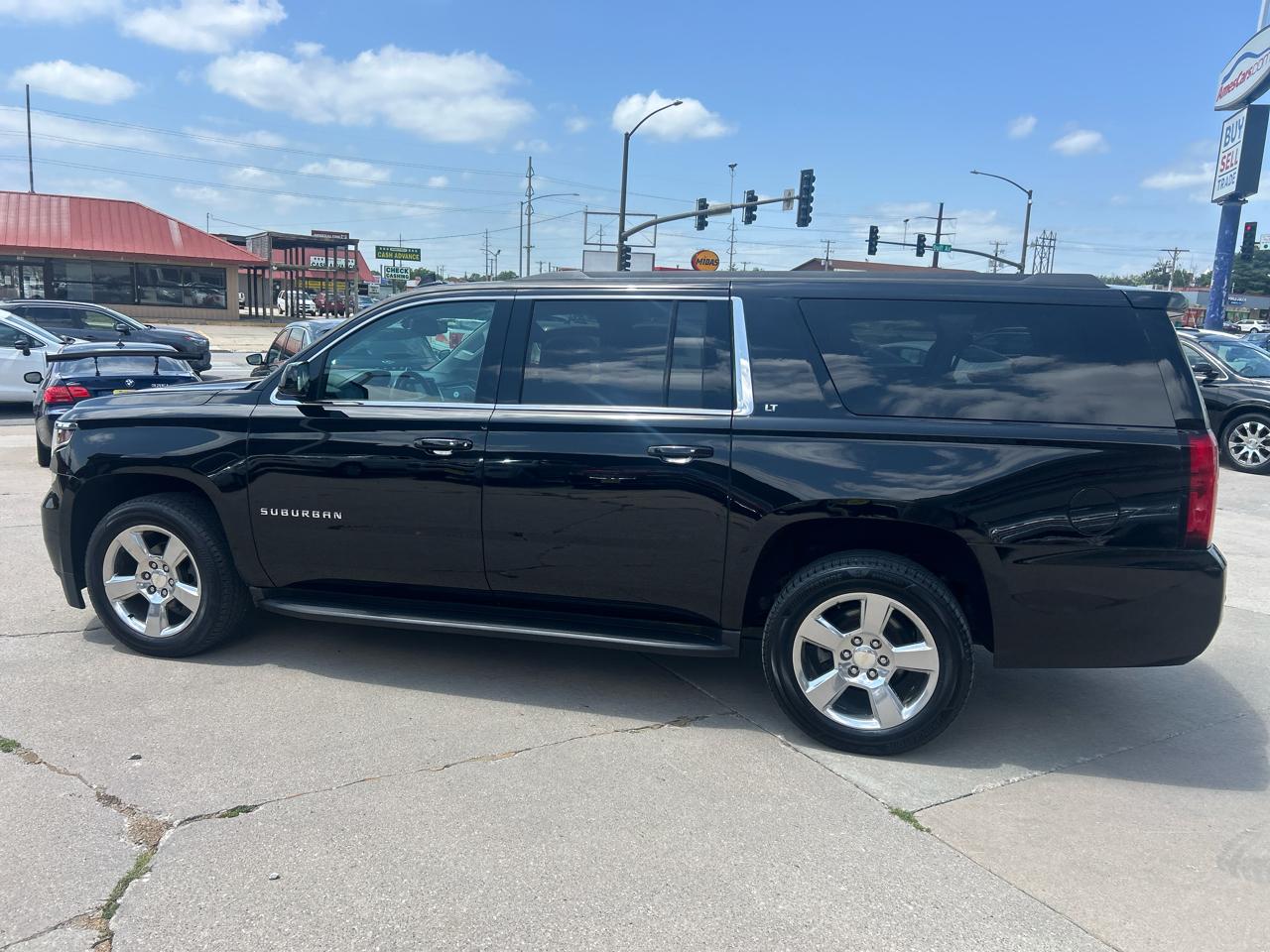 Chevrolet Suburban 4WD 4dr 1500 LT 2017