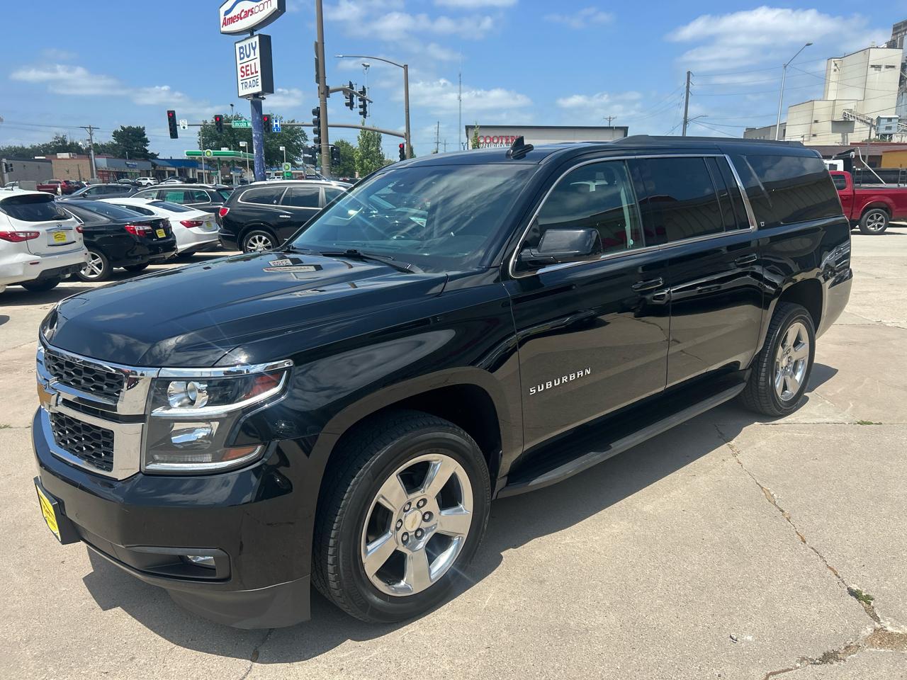 Chevrolet Suburban 4WD 4dr 1500 LT 2017