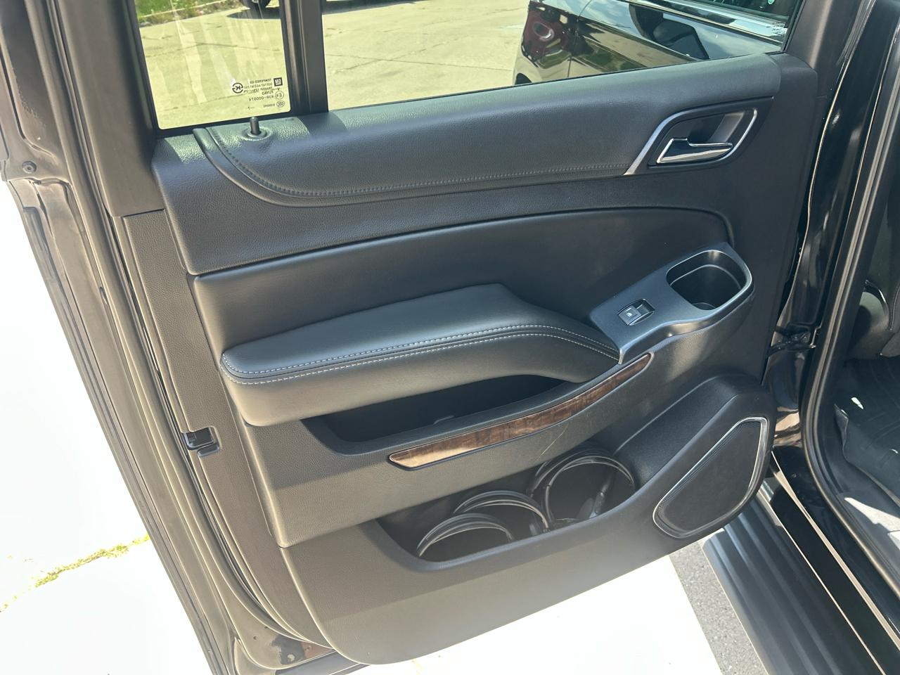 Chevrolet Suburban 4WD 4dr 1500 LT 2017