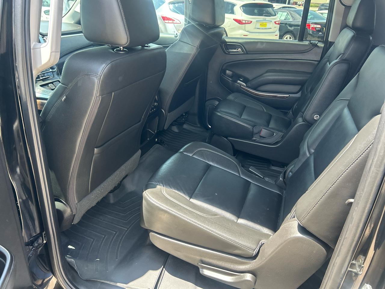 Chevrolet Suburban 4WD 4dr 1500 LT 2017