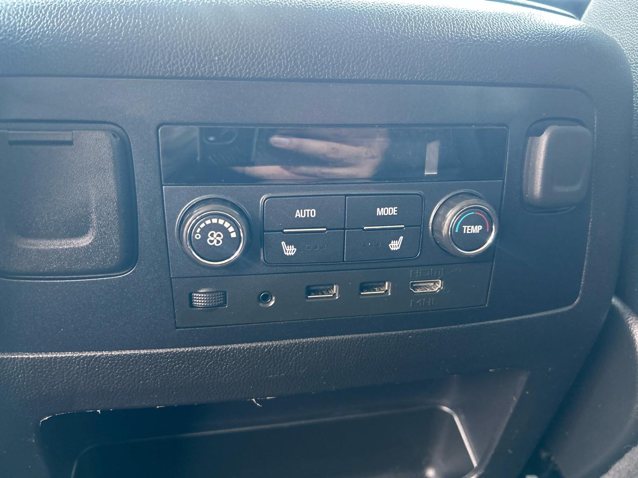 Chevrolet Suburban 4WD 4dr 1500 LT 2017