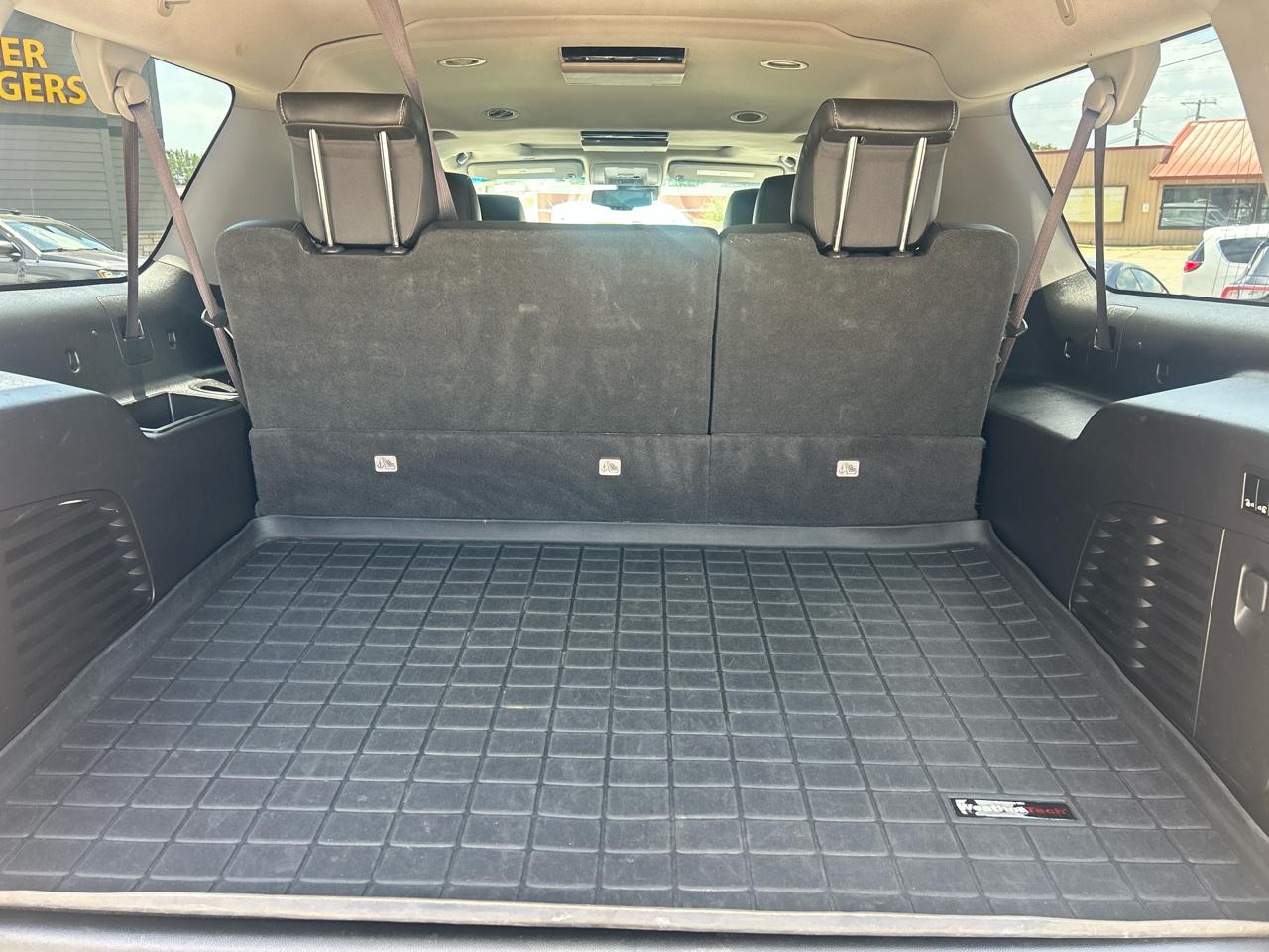 Chevrolet Suburban 4WD 4dr 1500 LT 2017