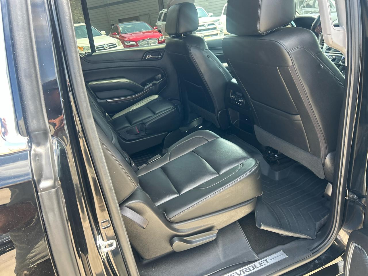 Chevrolet Suburban 4WD 4dr 1500 LT 2017