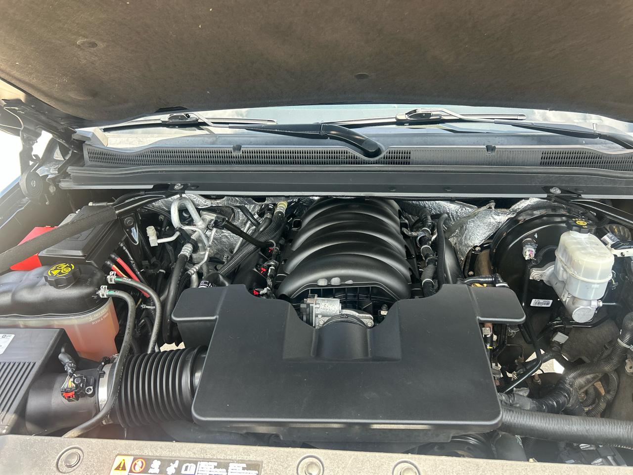 Chevrolet Suburban 4WD 4dr 1500 LT 2017