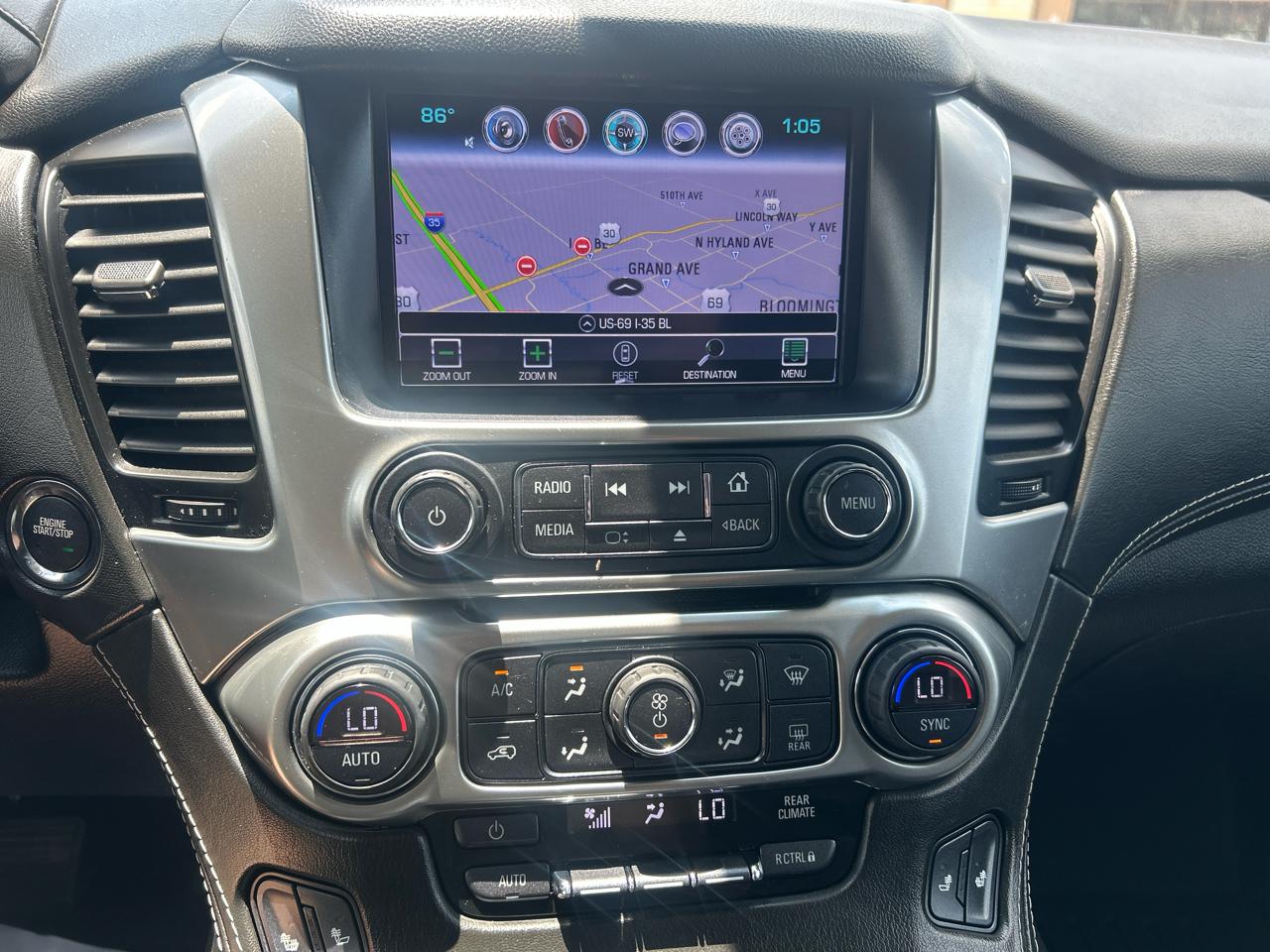 Chevrolet Suburban 4WD 4dr 1500 LT 2017