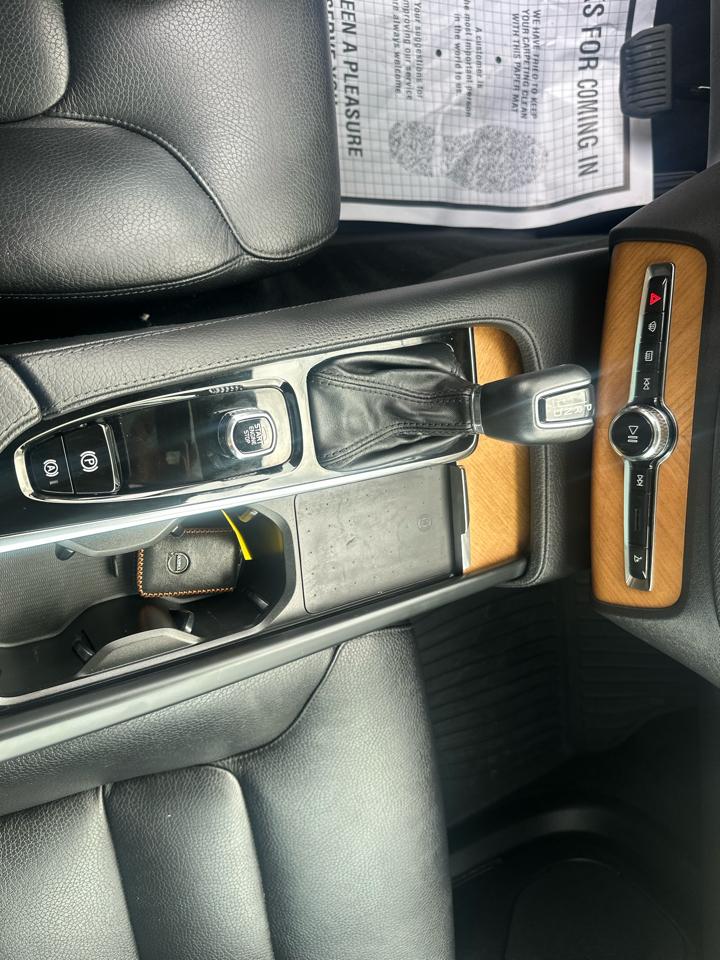 Volvo XC90 T6 AWD Momentum 7P 2022