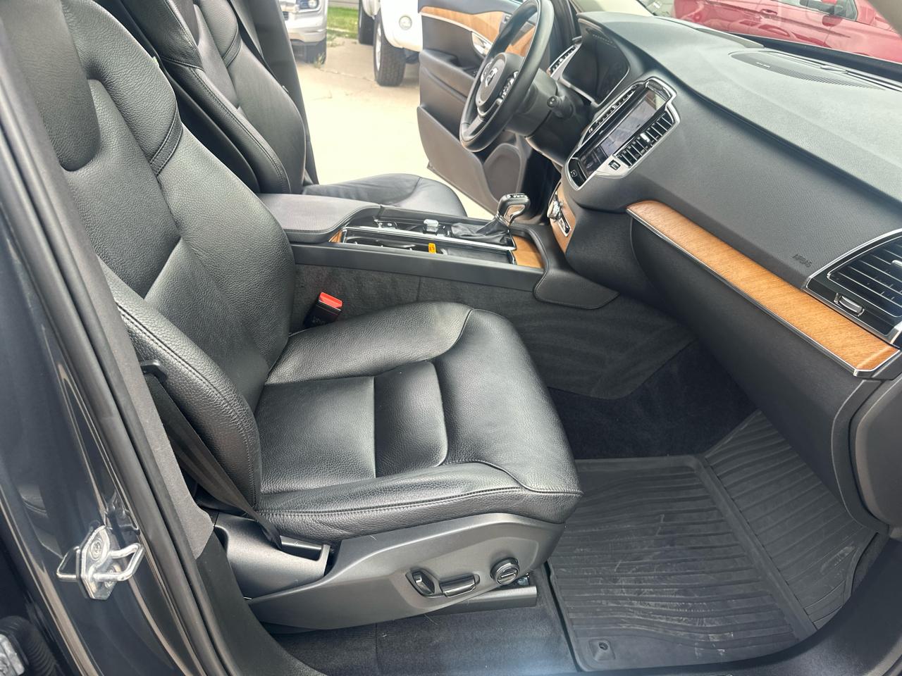 Volvo XC90 T6 AWD Momentum 7P 2022