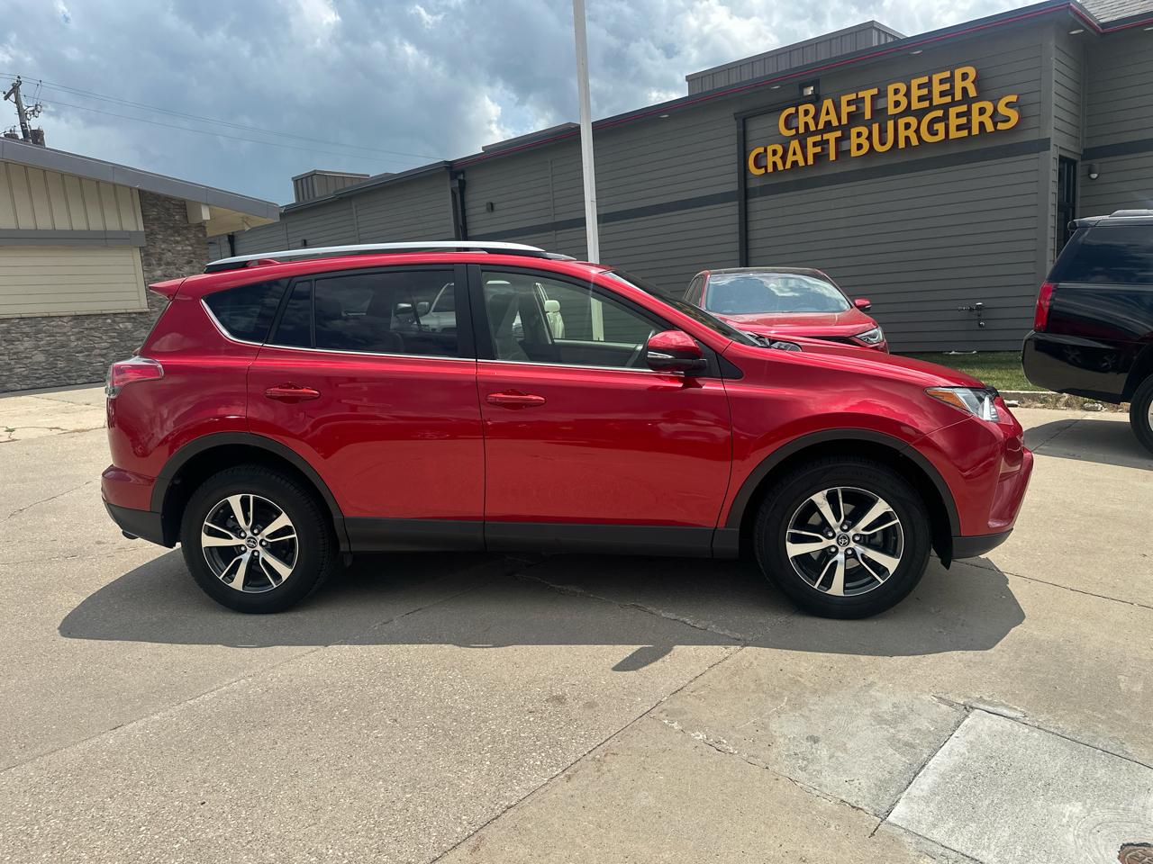 Toyota RAV4 XLE AWD (Natl) 2017