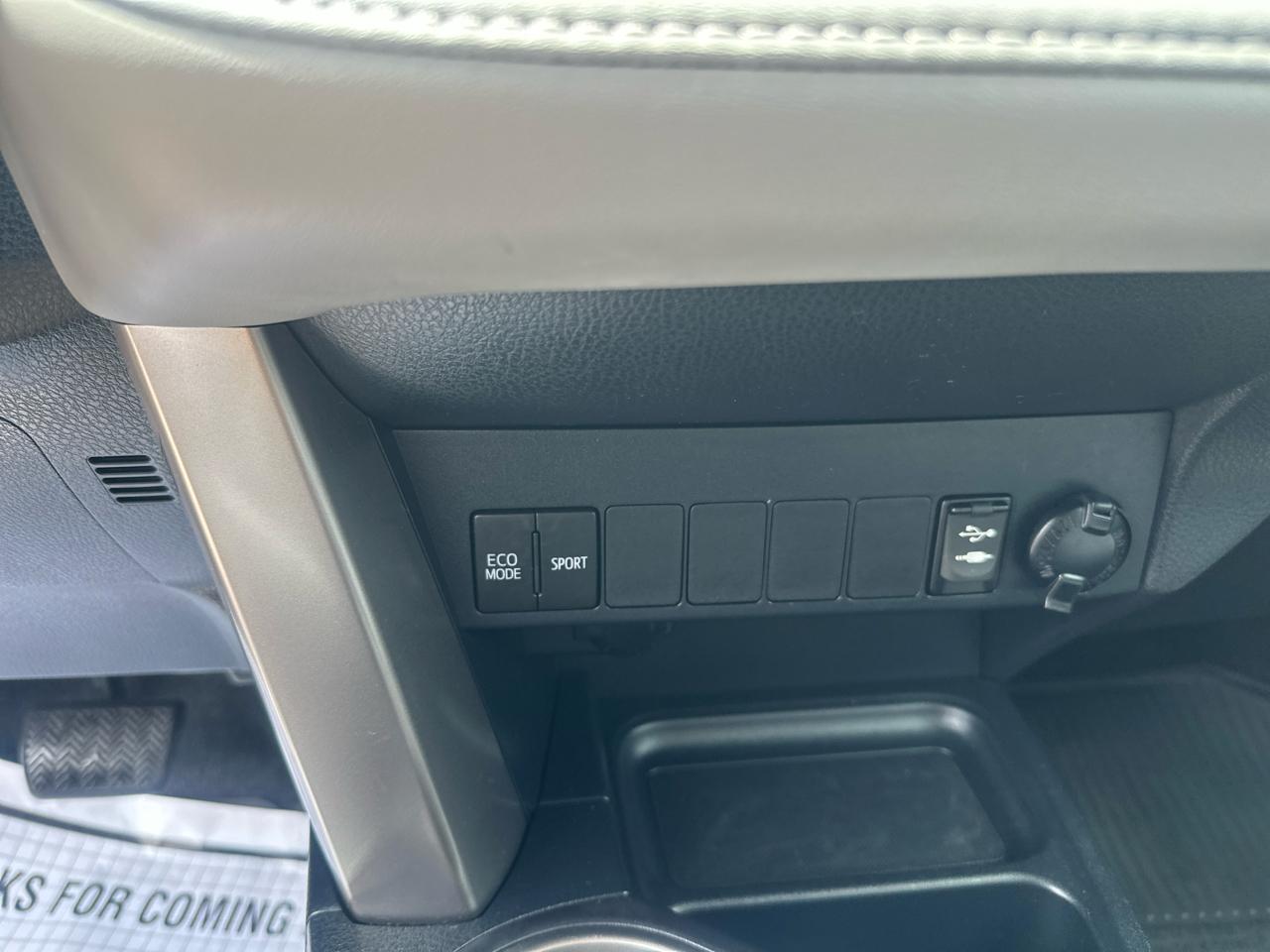 Toyota RAV4 XLE AWD (Natl) 2017