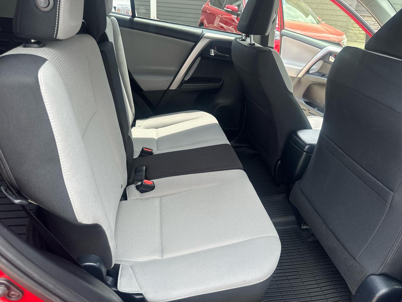 Toyota RAV4 XLE AWD (Natl) 2017