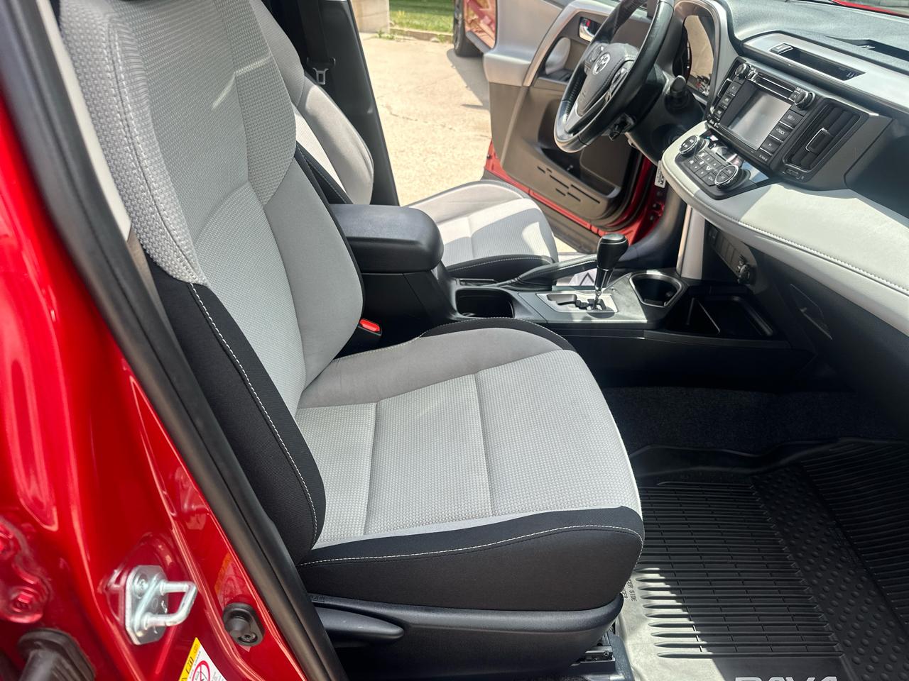 Toyota RAV4 XLE AWD (Natl) 2017