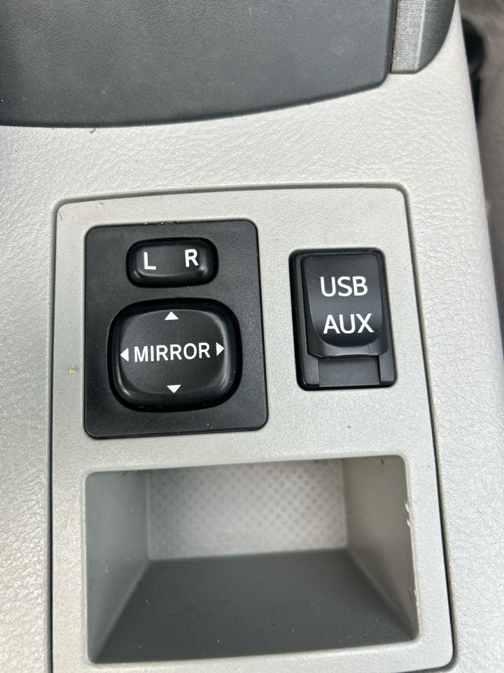 Toyota RAV4 4WD 4dr I4 (Natl) 2012