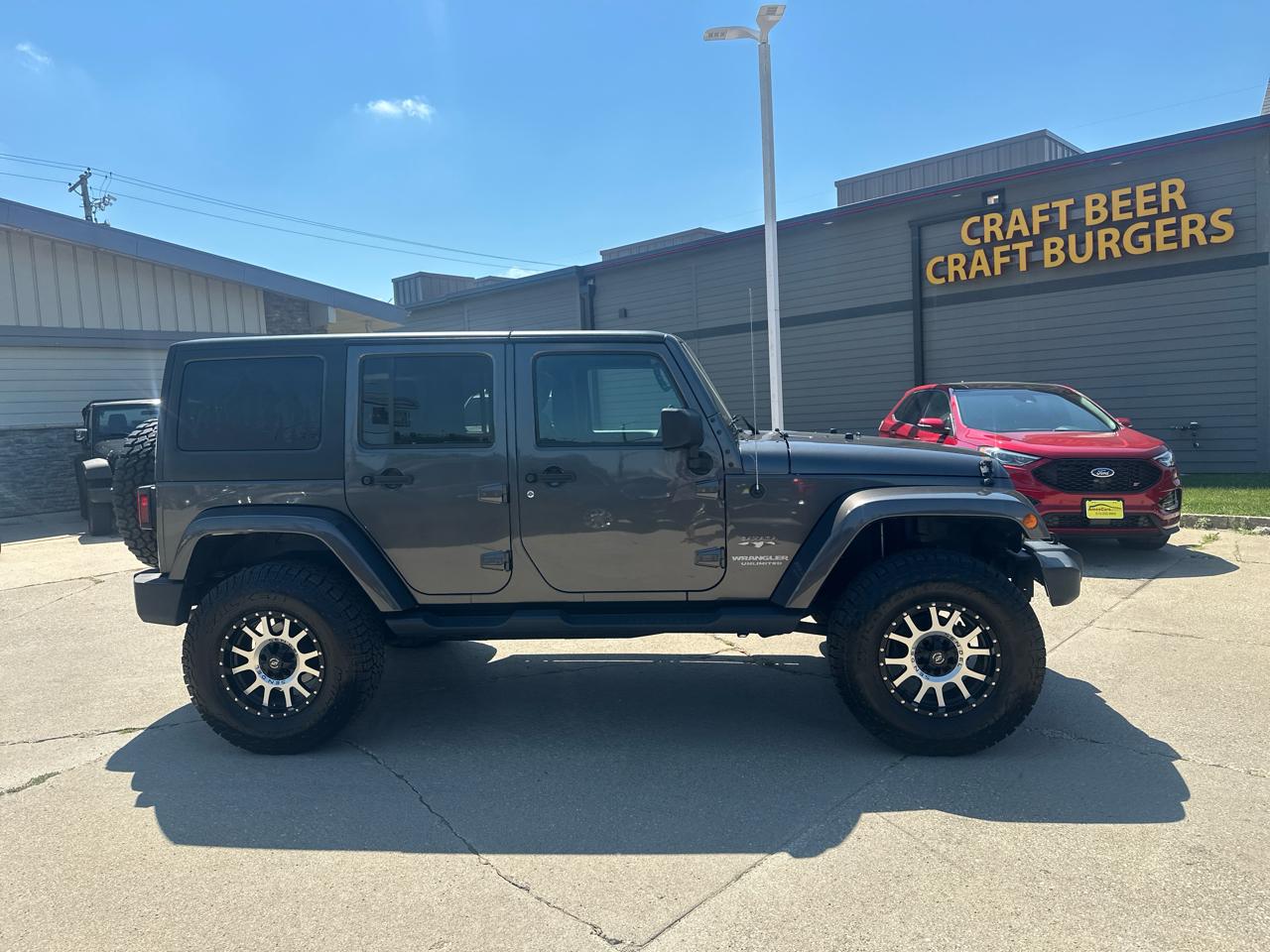 Jeep Wrangler Unlimited 4WD 4dr Sahara 2017