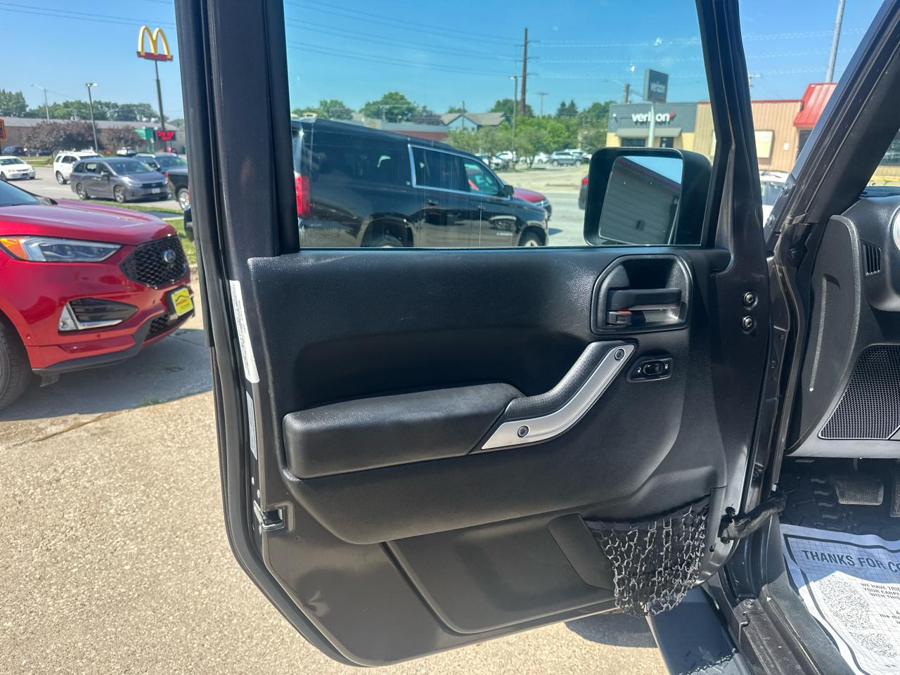 Jeep Wrangler Unlimited 4WD 4dr Sahara 2017