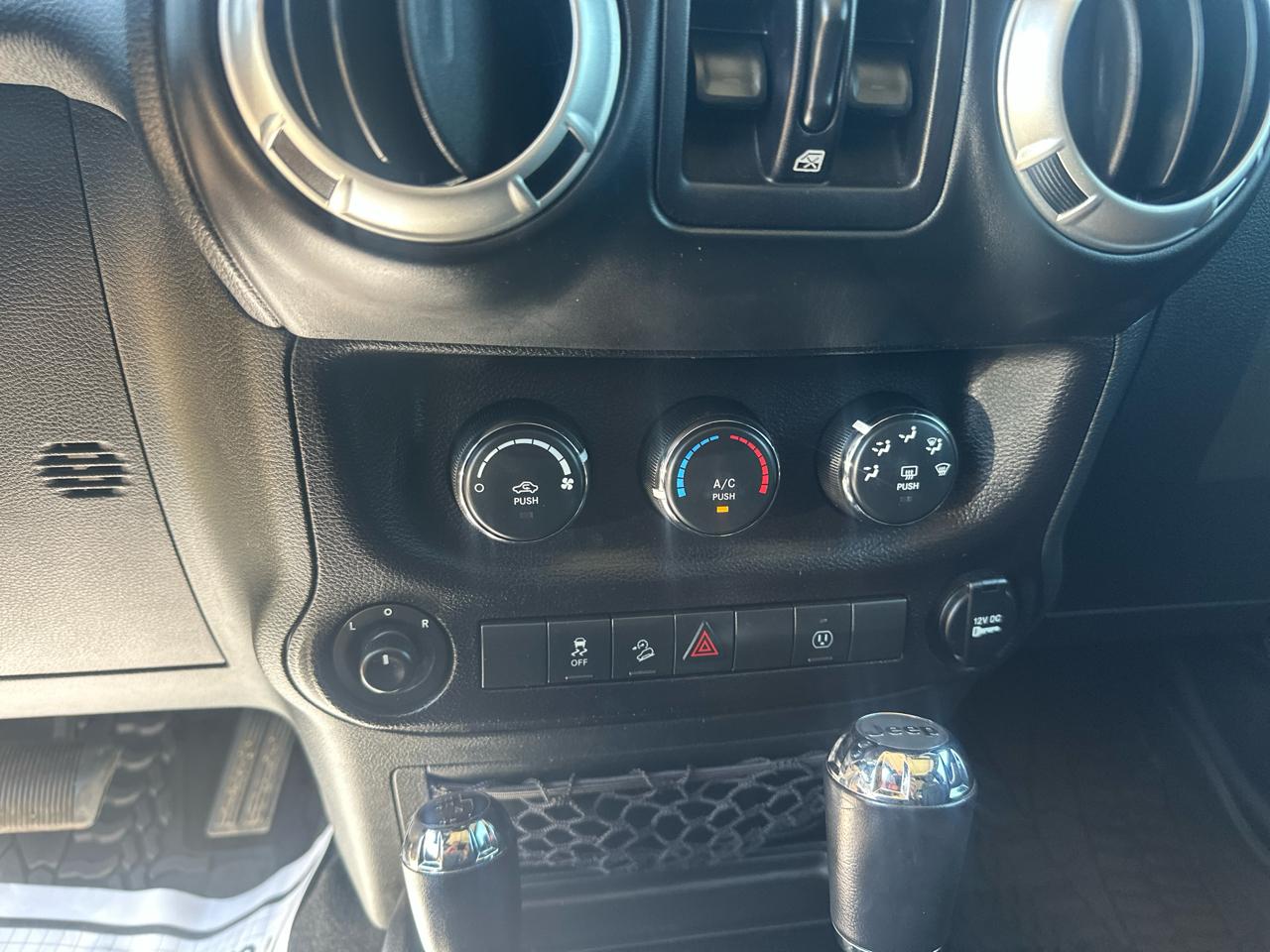 Jeep Wrangler Unlimited 4WD 4dr Sahara 2017