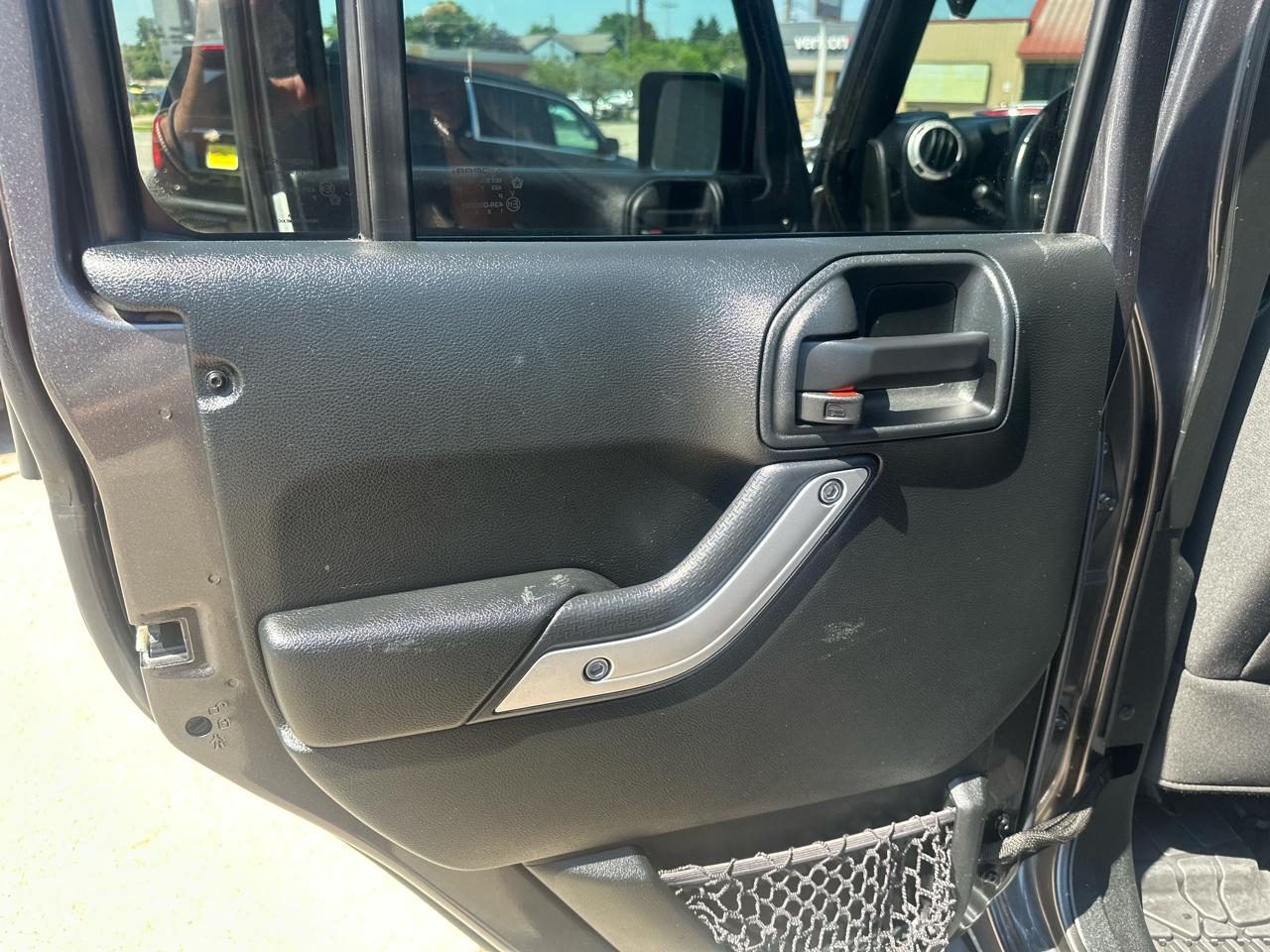 Jeep Wrangler Unlimited 4WD 4dr Sahara 2017
