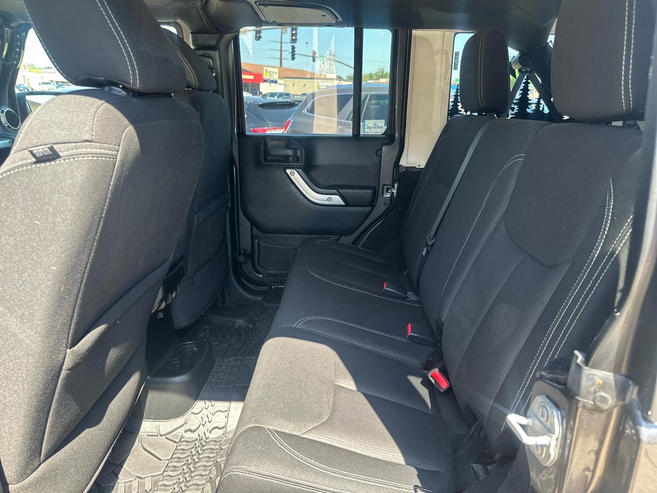 Jeep Wrangler Unlimited 4WD 4dr Sahara 2017