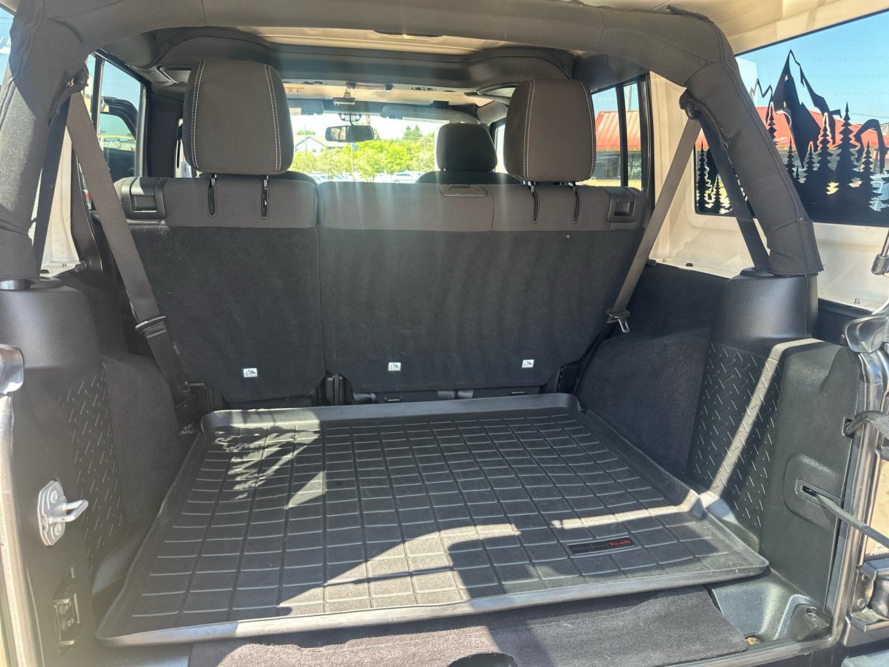 Jeep Wrangler Unlimited 4WD 4dr Sahara 2017