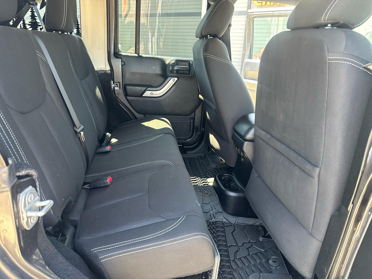 Jeep Wrangler Unlimited 4WD 4dr Sahara 2017