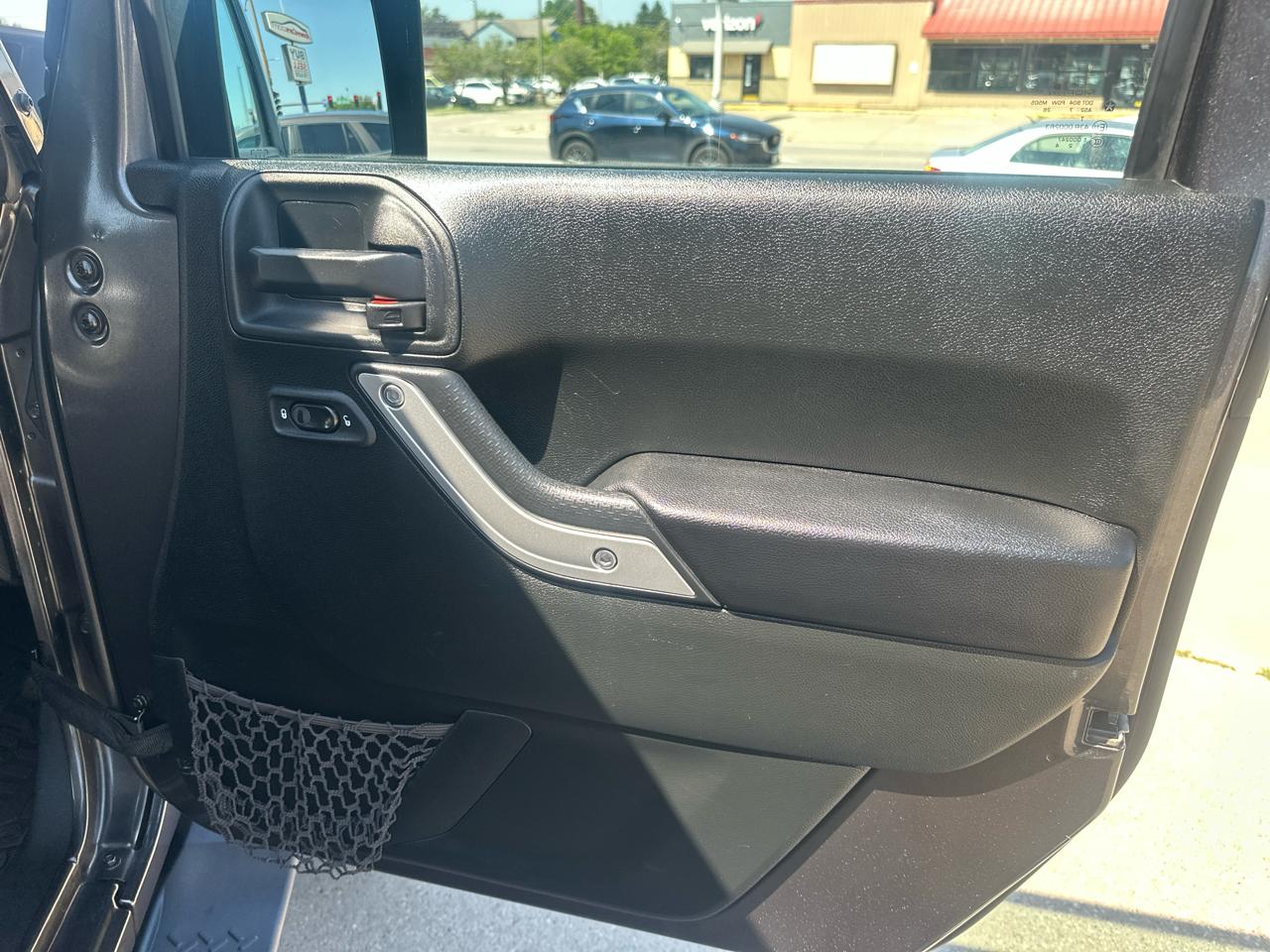 Jeep Wrangler Unlimited 4WD 4dr Sahara 2017