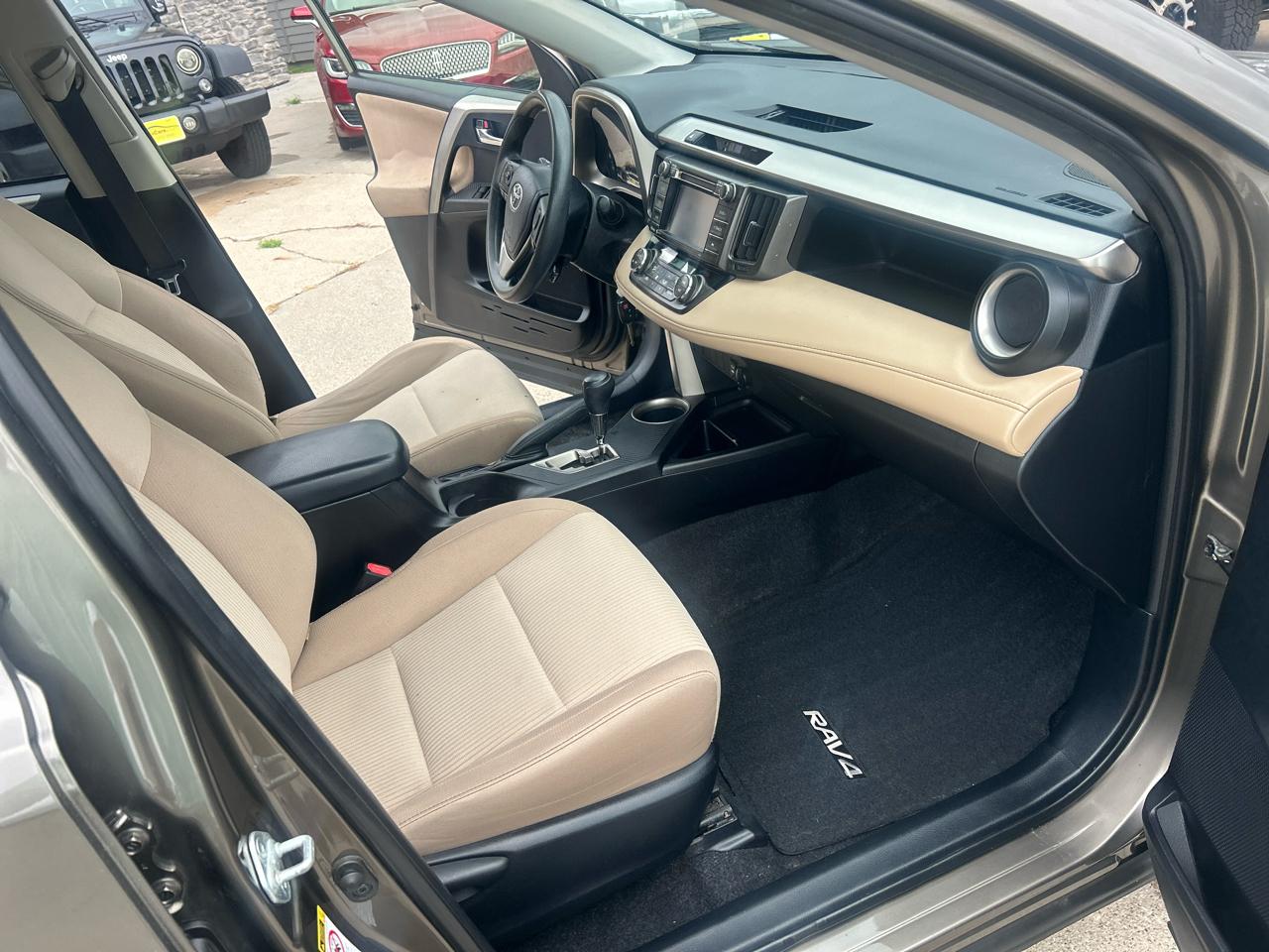 Toyota RAV4 AWD 4dr XLE (Natl) 2014