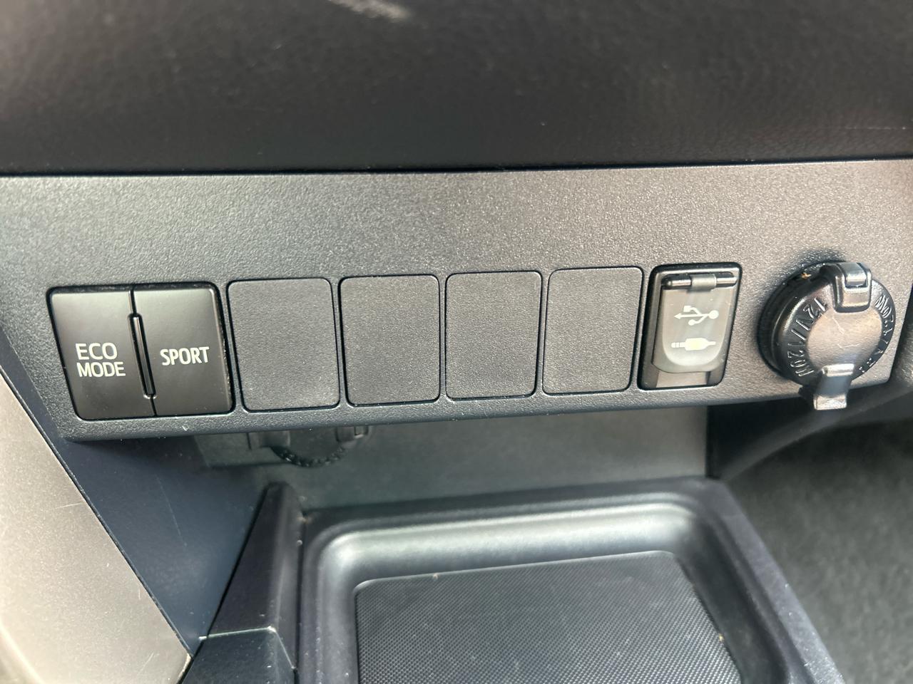 Toyota RAV4 AWD 4dr XLE (Natl) 2014