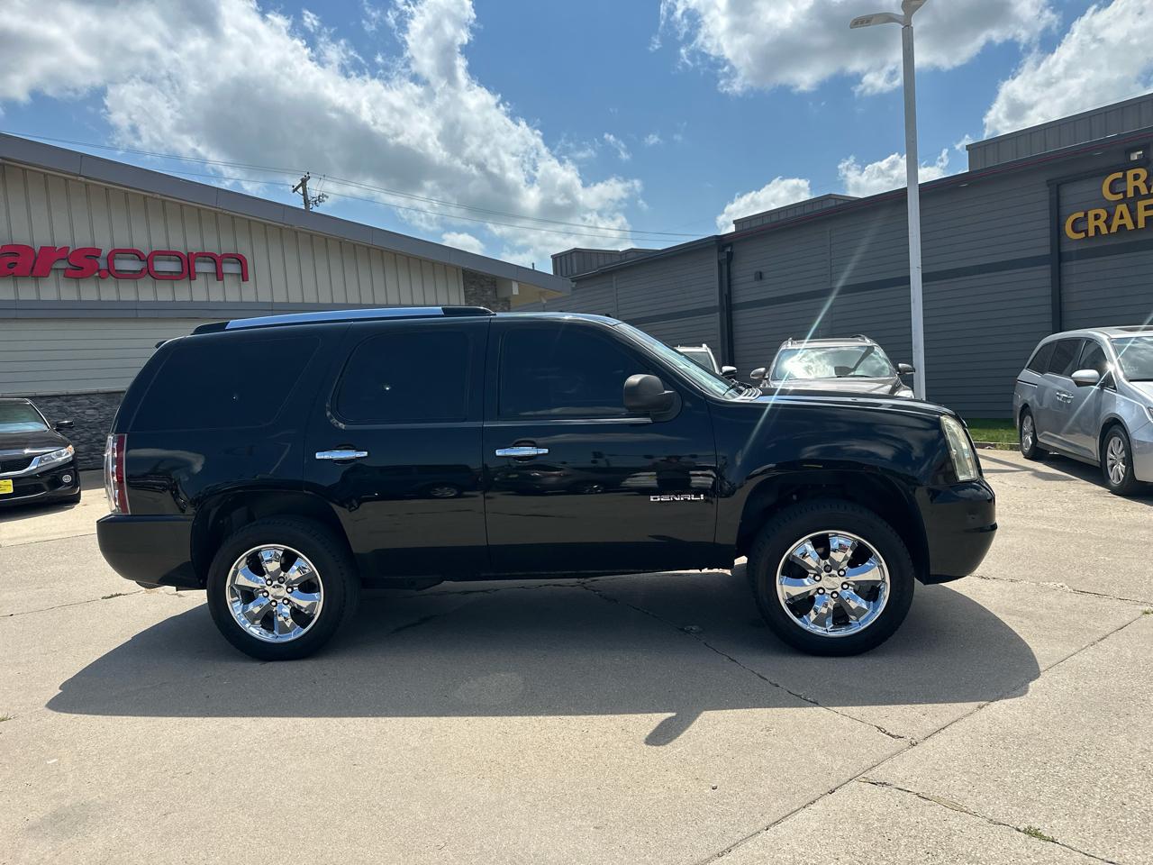 GMC Yukon AWD 4dr 1500 Denali 2010