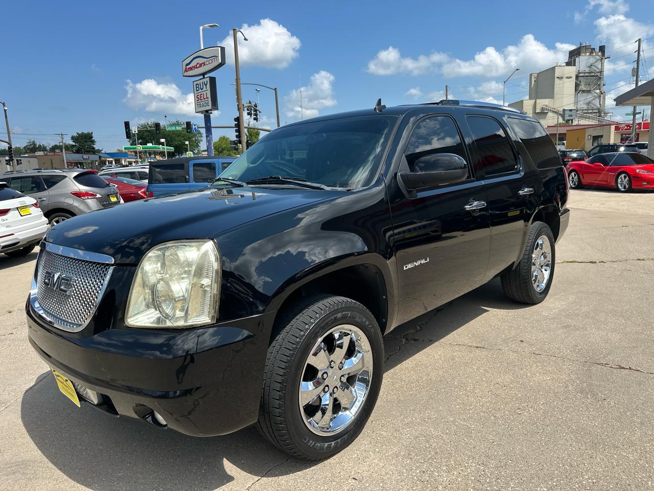 GMC Yukon AWD 4dr 1500 Denali 2010