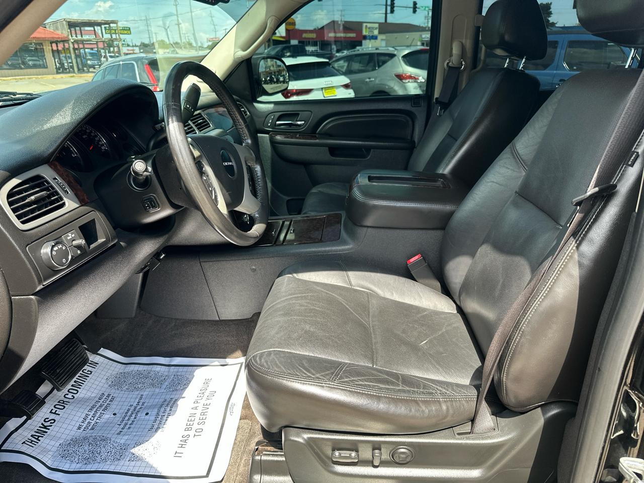 GMC Yukon AWD 4dr 1500 Denali 2010