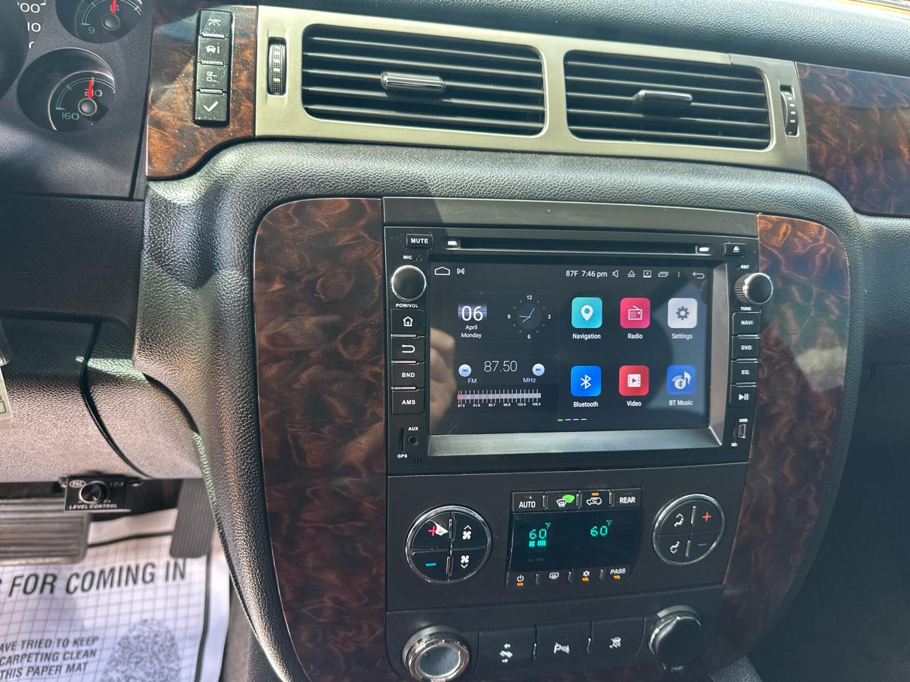 GMC Yukon AWD 4dr 1500 Denali 2010