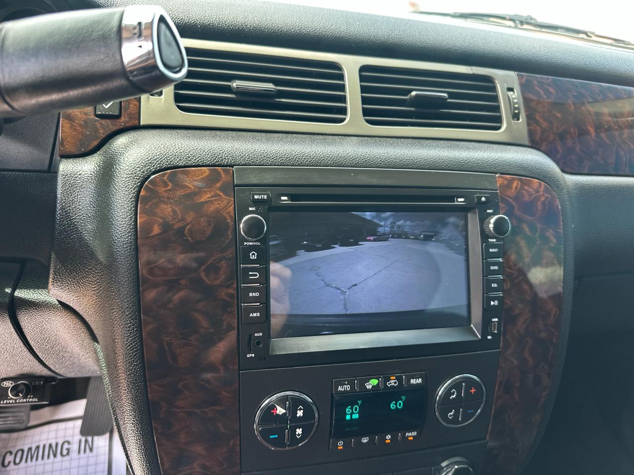 GMC Yukon AWD 4dr 1500 Denali 2010