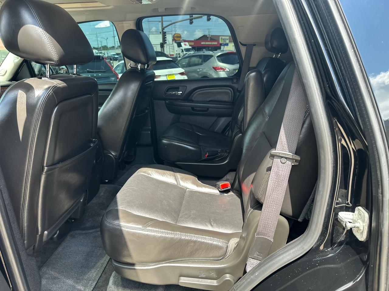 GMC Yukon AWD 4dr 1500 Denali 2010