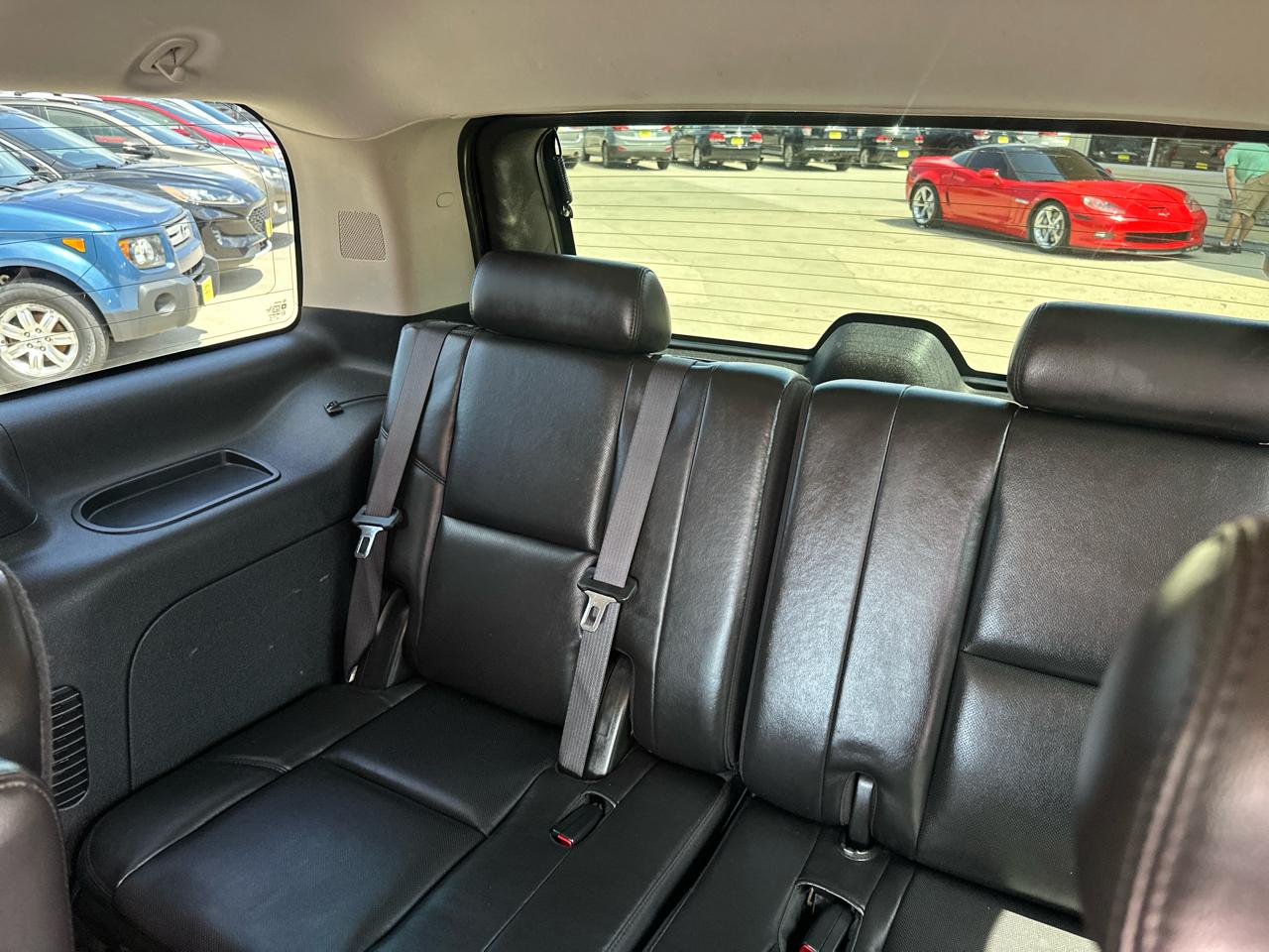 GMC Yukon AWD 4dr 1500 Denali 2010