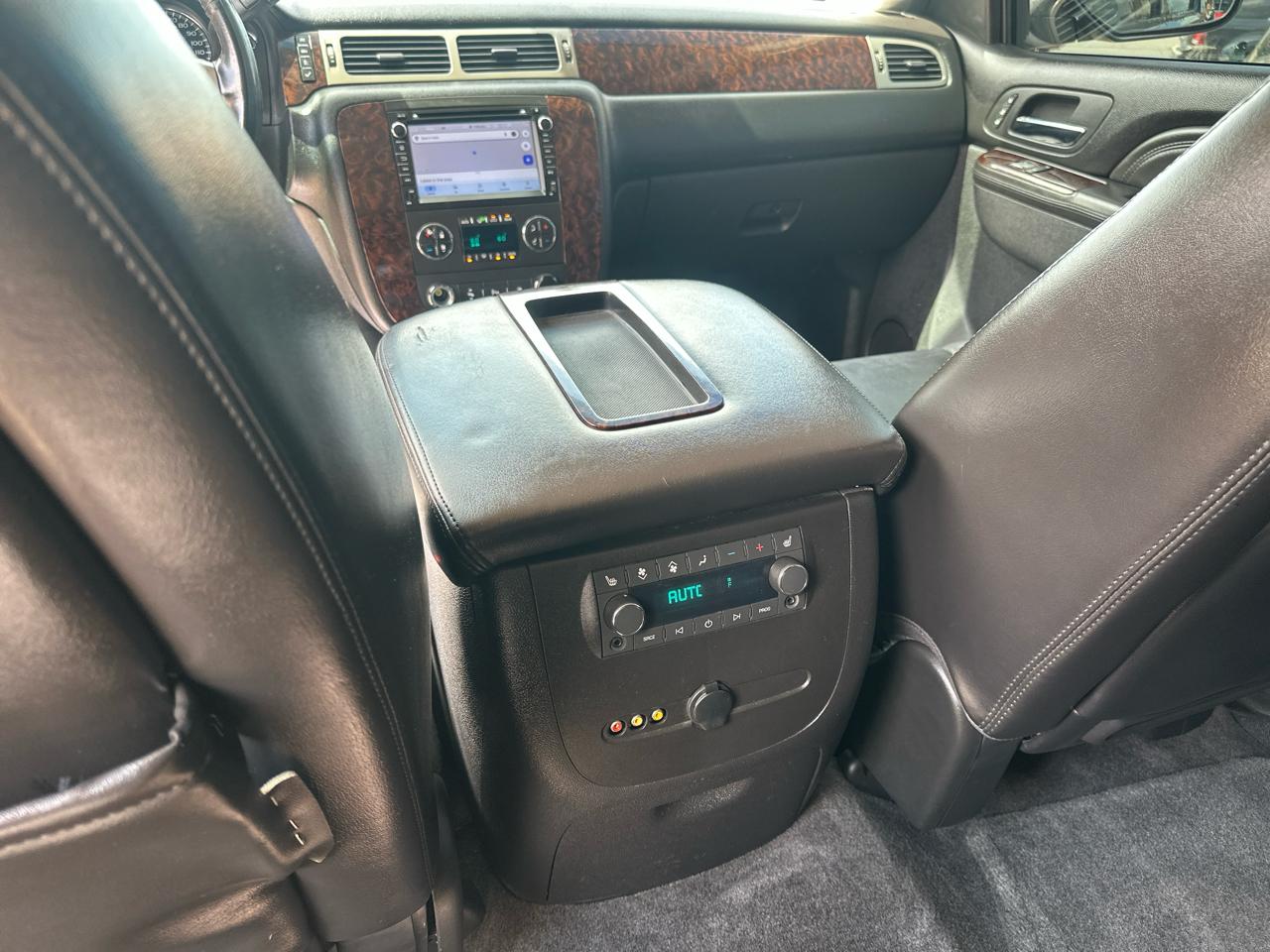 GMC Yukon AWD 4dr 1500 Denali 2010