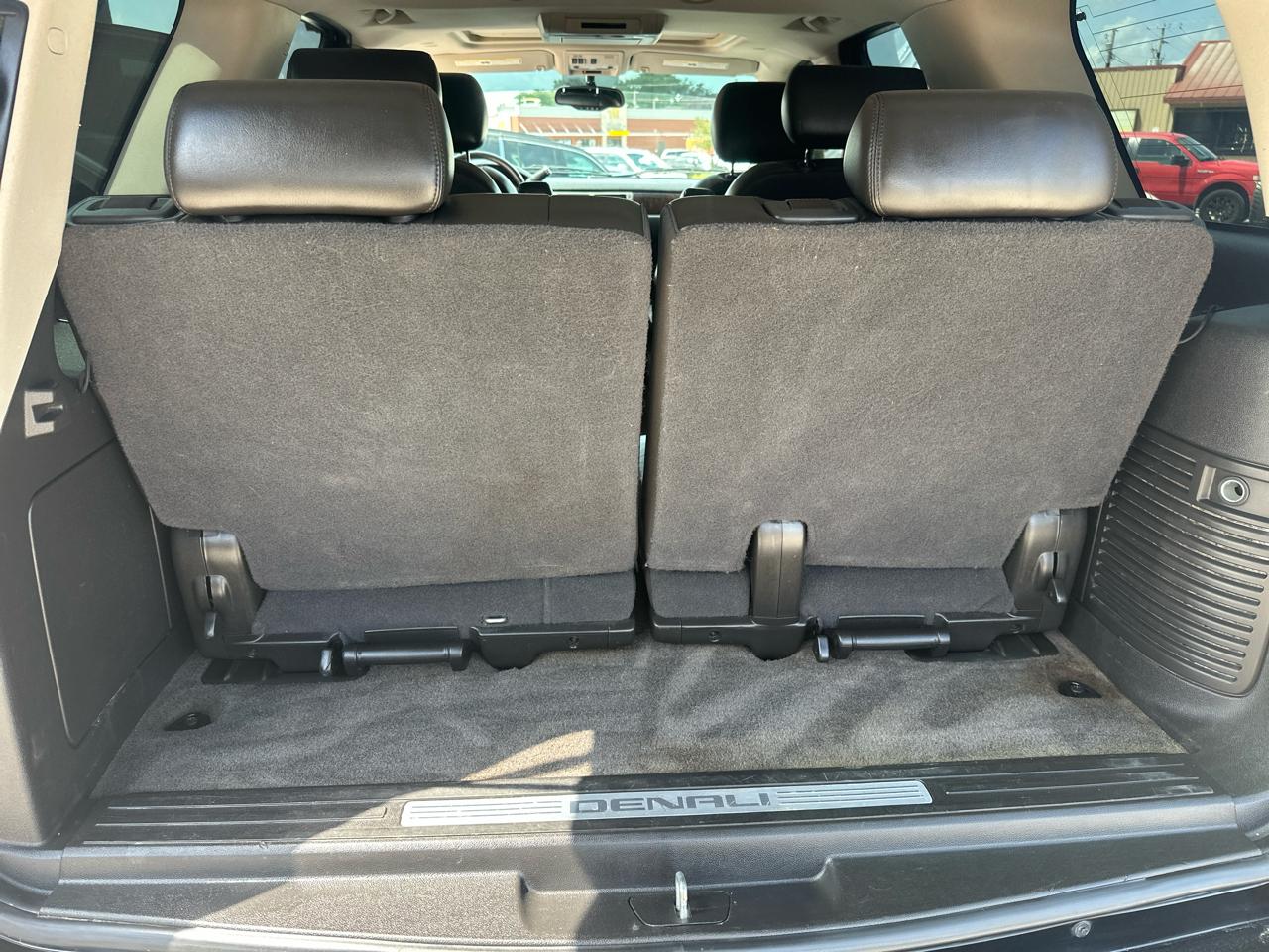 GMC Yukon AWD 4dr 1500 Denali 2010