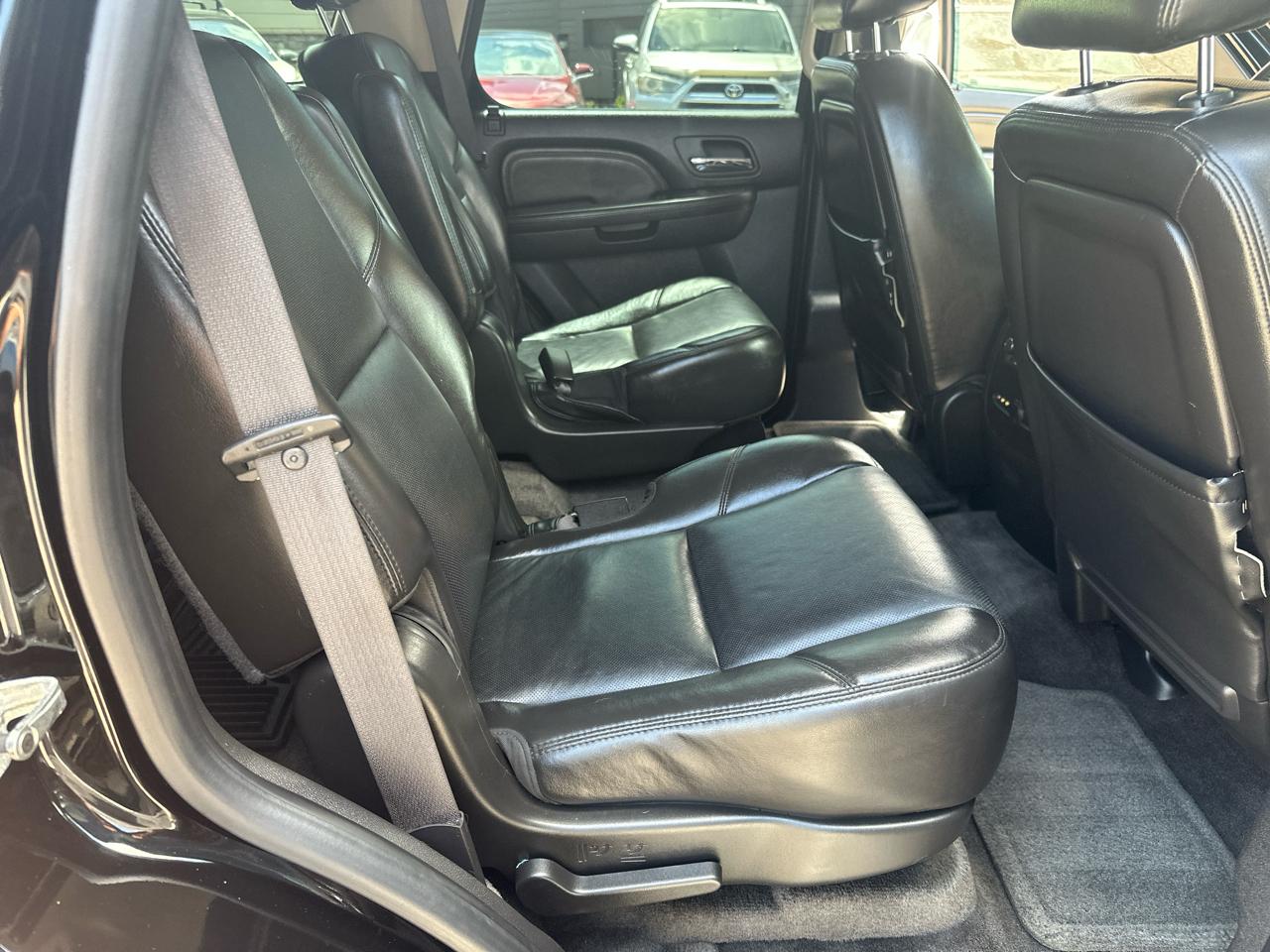 GMC Yukon AWD 4dr 1500 Denali 2010