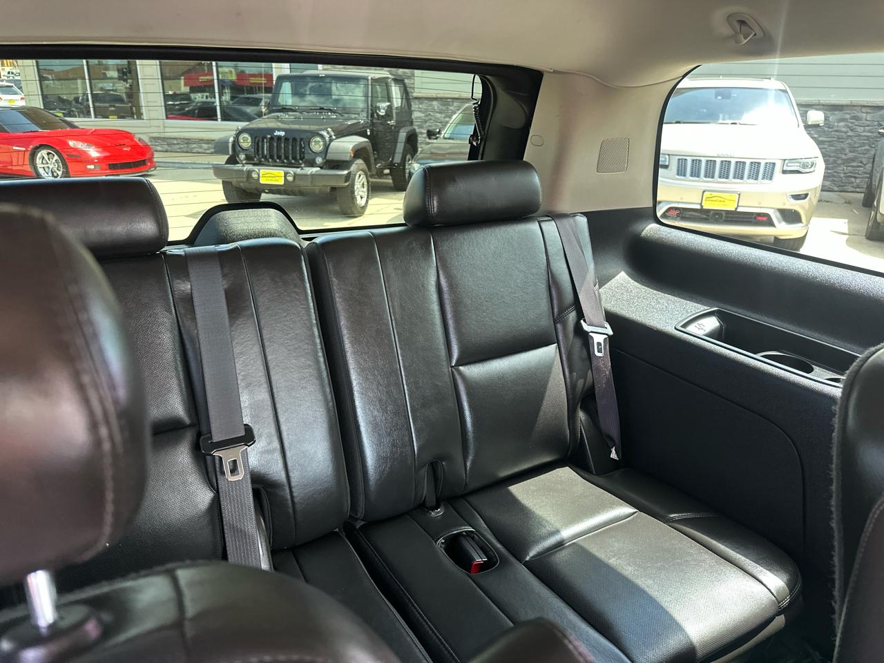 GMC Yukon AWD 4dr 1500 Denali 2010