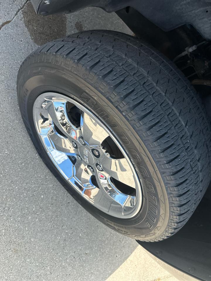 GMC Yukon AWD 4dr 1500 Denali 2010