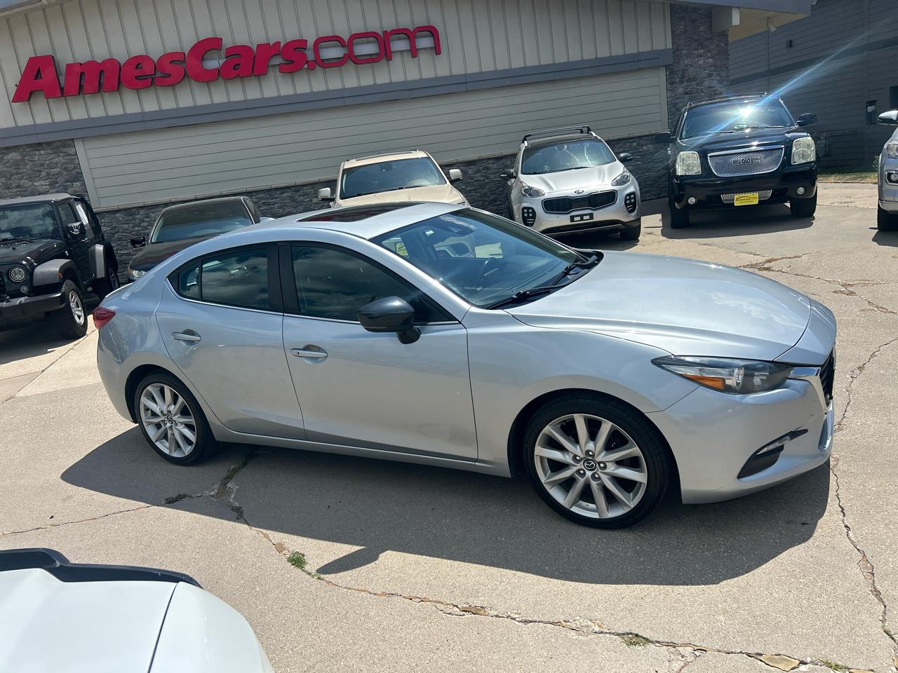 Mazda Mazda3 4-Door Touring Manual 2017