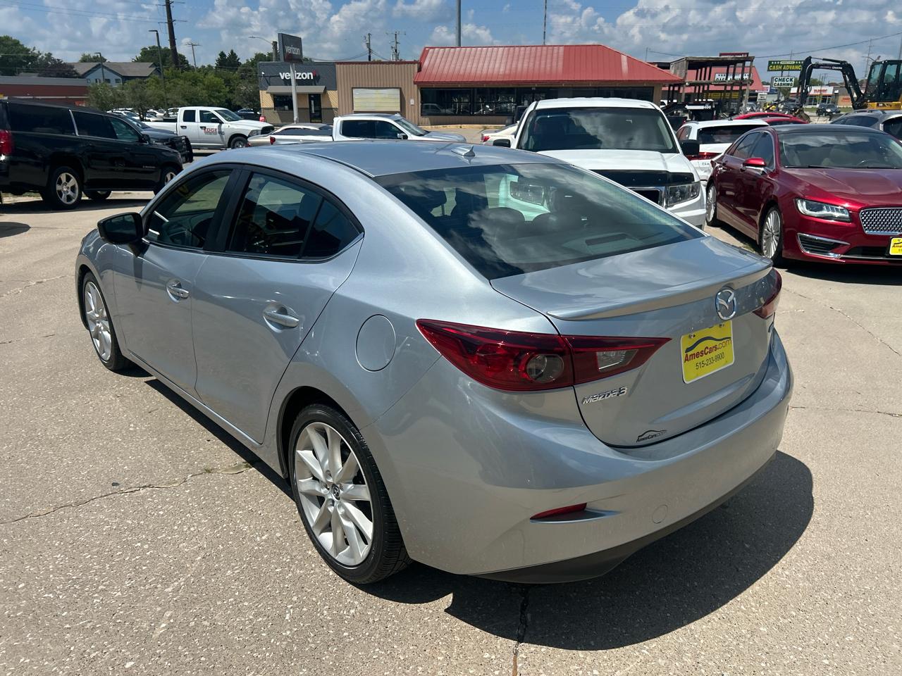 Mazda Mazda3 4-Door Touring Manual 2017