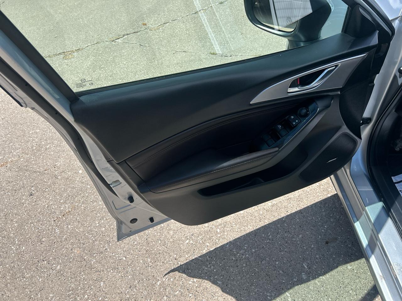 Mazda Mazda3 4-Door Touring Manual 2017