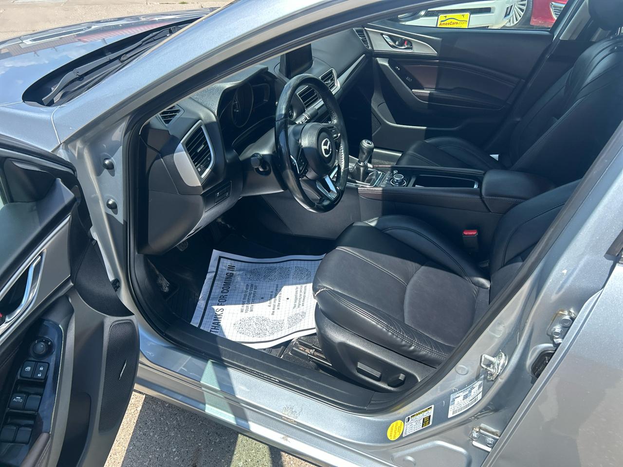 Mazda Mazda3 4-Door Touring Manual 2017