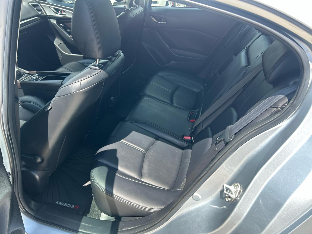 Mazda Mazda3 4-Door Touring Manual 2017