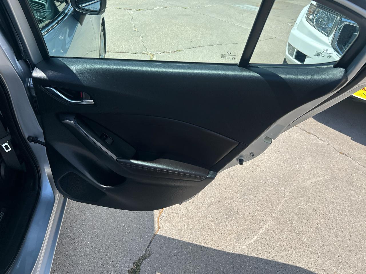 Mazda Mazda3 4-Door Touring Manual 2017