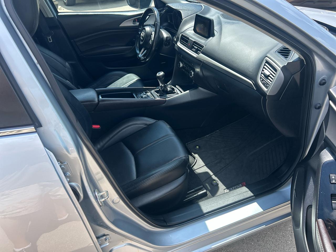 Mazda Mazda3 4-Door Touring Manual 2017